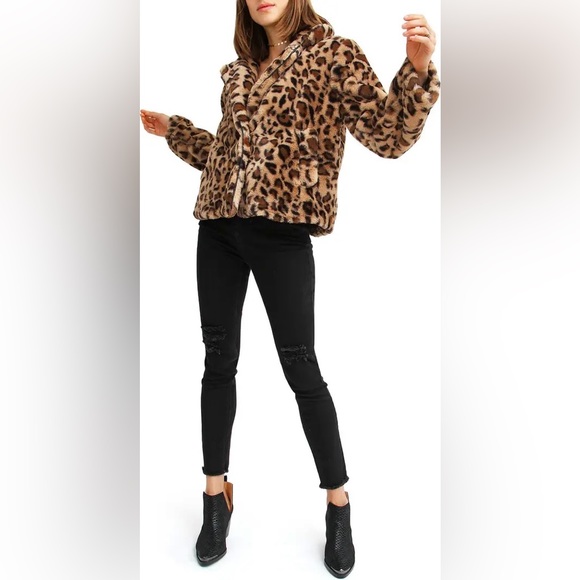 Belle & Bloom Leopard Faux Fur Jacket - Picture 3 of 13